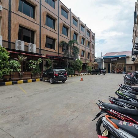 Reddoorz Plus Near Soekarno Hatta Airport 2 Tangerang Eksteriør billede