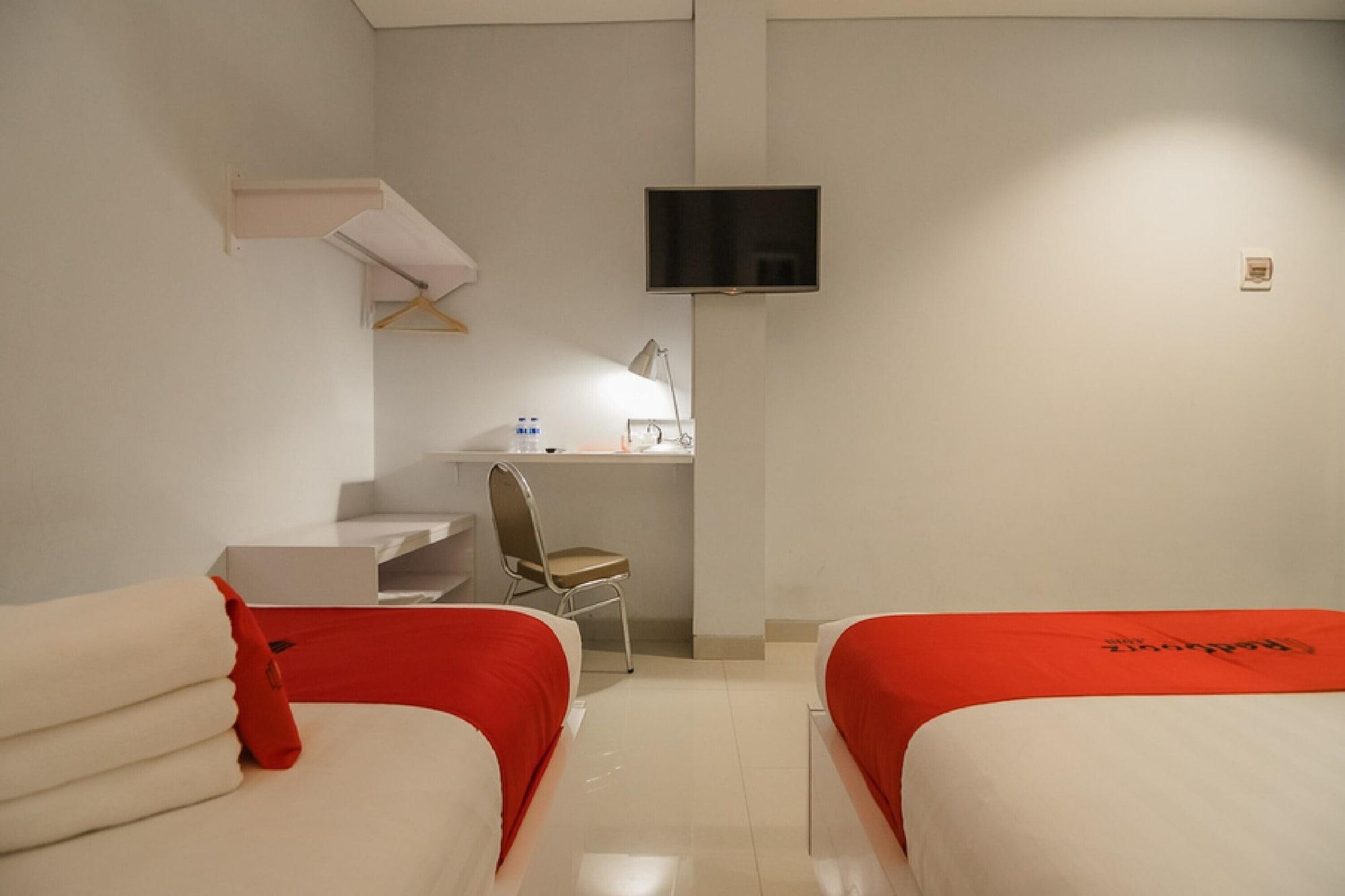 Reddoorz Plus Near Soekarno Hatta Airport 2 Tangerang Eksteriør billede