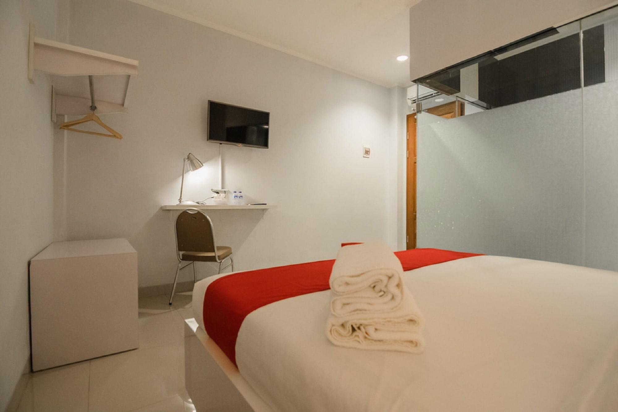 Reddoorz Plus Near Soekarno Hatta Airport 2 Tangerang Eksteriør billede