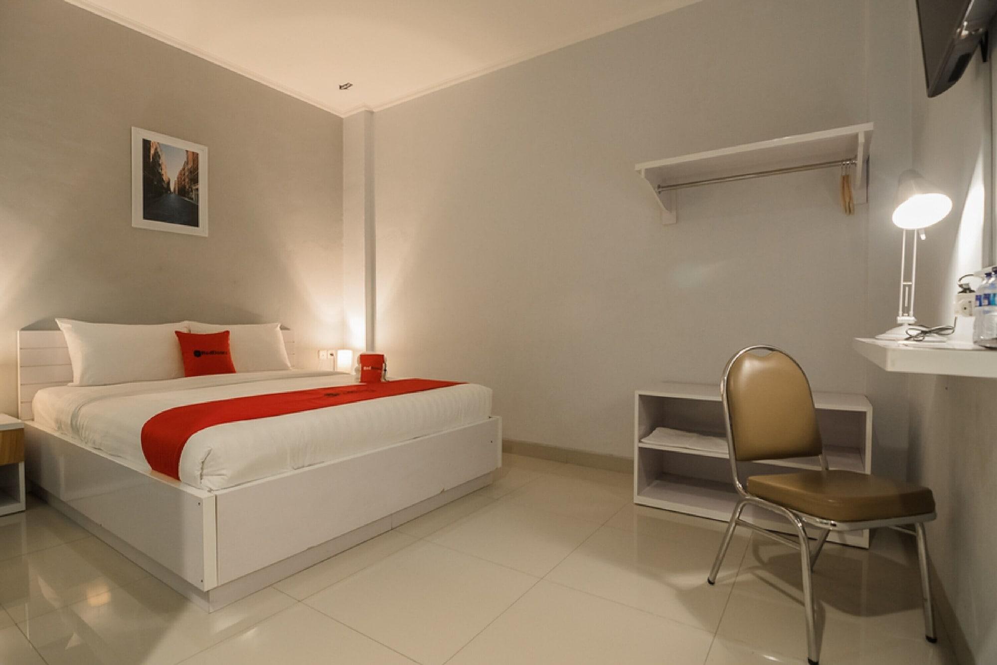 Reddoorz Plus Near Soekarno Hatta Airport 2 Tangerang Eksteriør billede