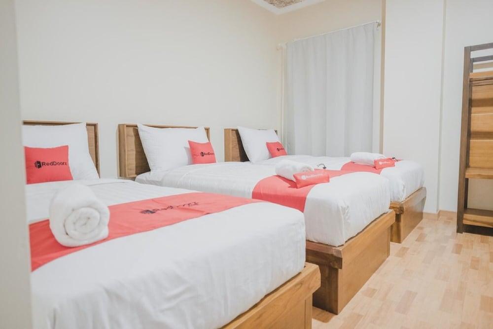 Reddoorz Plus Near Soekarno Hatta Airport 2 Tangerang Eksteriør billede