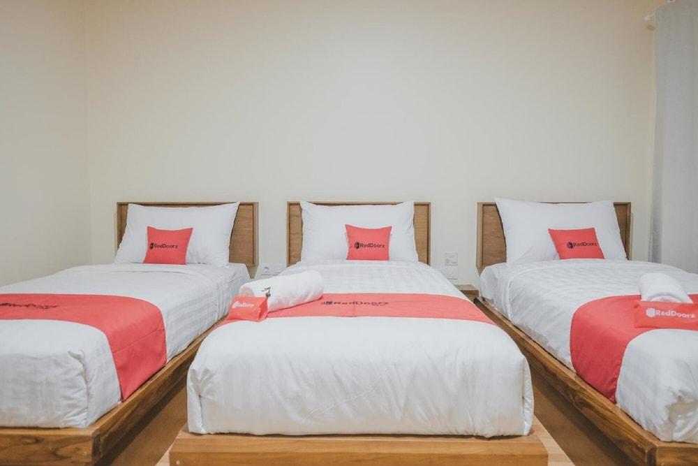 Reddoorz Plus Near Soekarno Hatta Airport 2 Tangerang Eksteriør billede