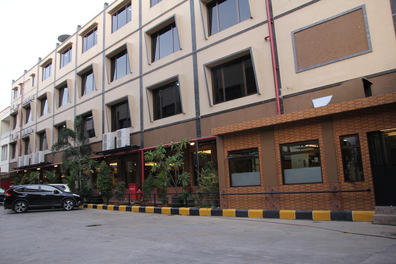 Reddoorz Plus Near Soekarno Hatta Airport 2 Tangerang Eksteriør billede