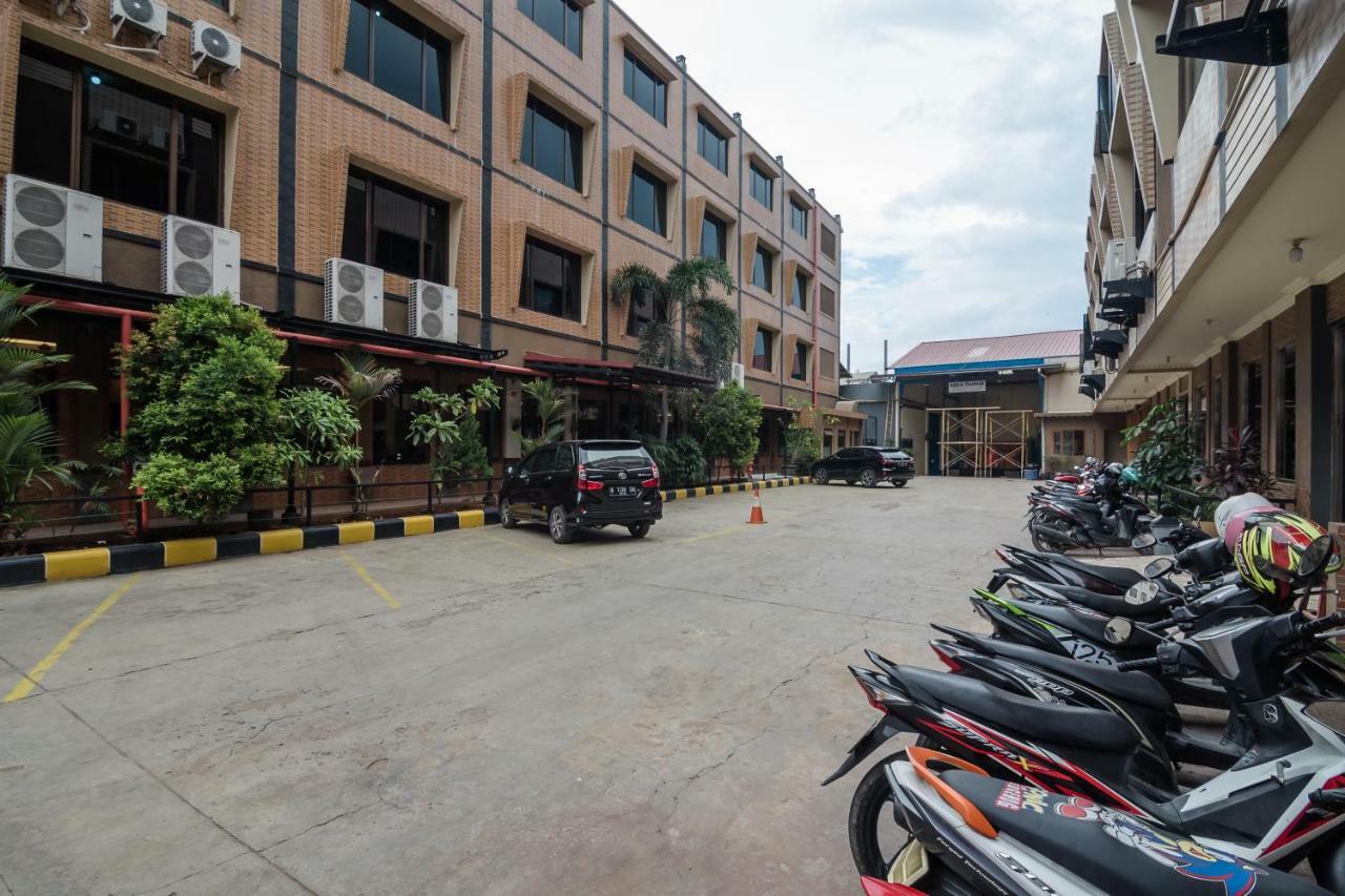 Reddoorz Plus Near Soekarno Hatta Airport 2 Tangerang Eksteriør billede