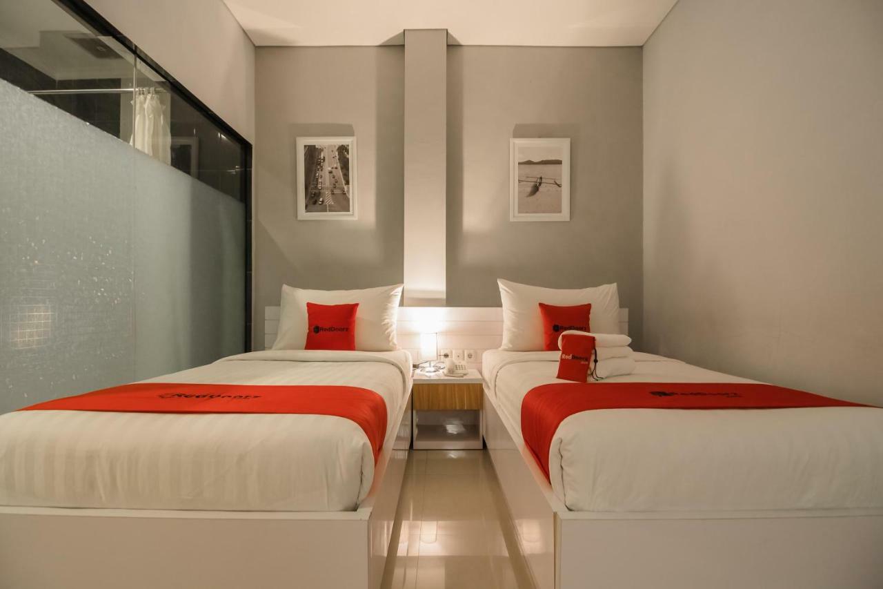 Reddoorz Plus Near Soekarno Hatta Airport 2 Tangerang Eksteriør billede