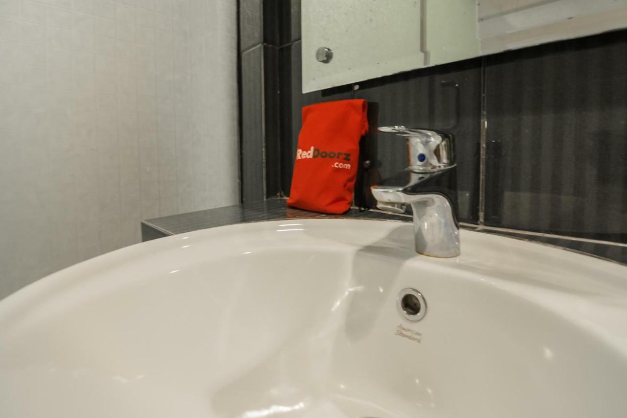 Reddoorz Plus Near Soekarno Hatta Airport 2 Tangerang Eksteriør billede
